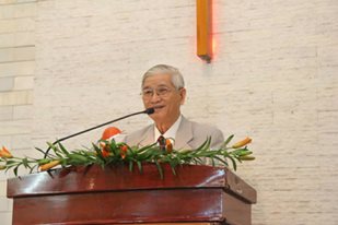 MSTS Phan Chí Tâm - Nguyên Chủ tịch HĐ Giáo Phẩm giảng lời Chúa